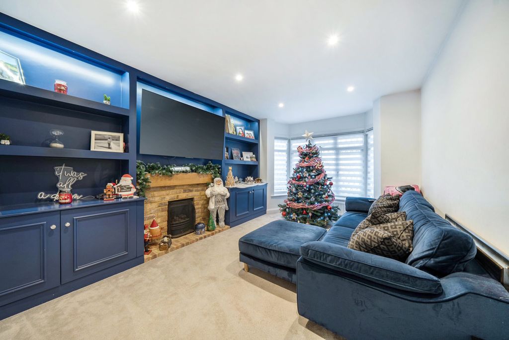 Property photo 2 of 20 1384026-1-69246Ef...