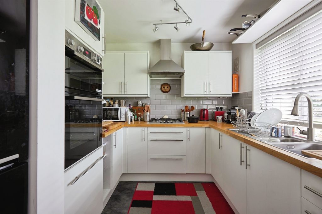 Property photo 2 of 16