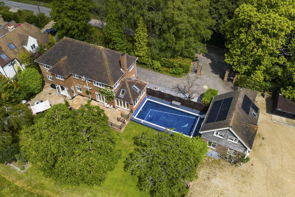 Property photo 3 of 28