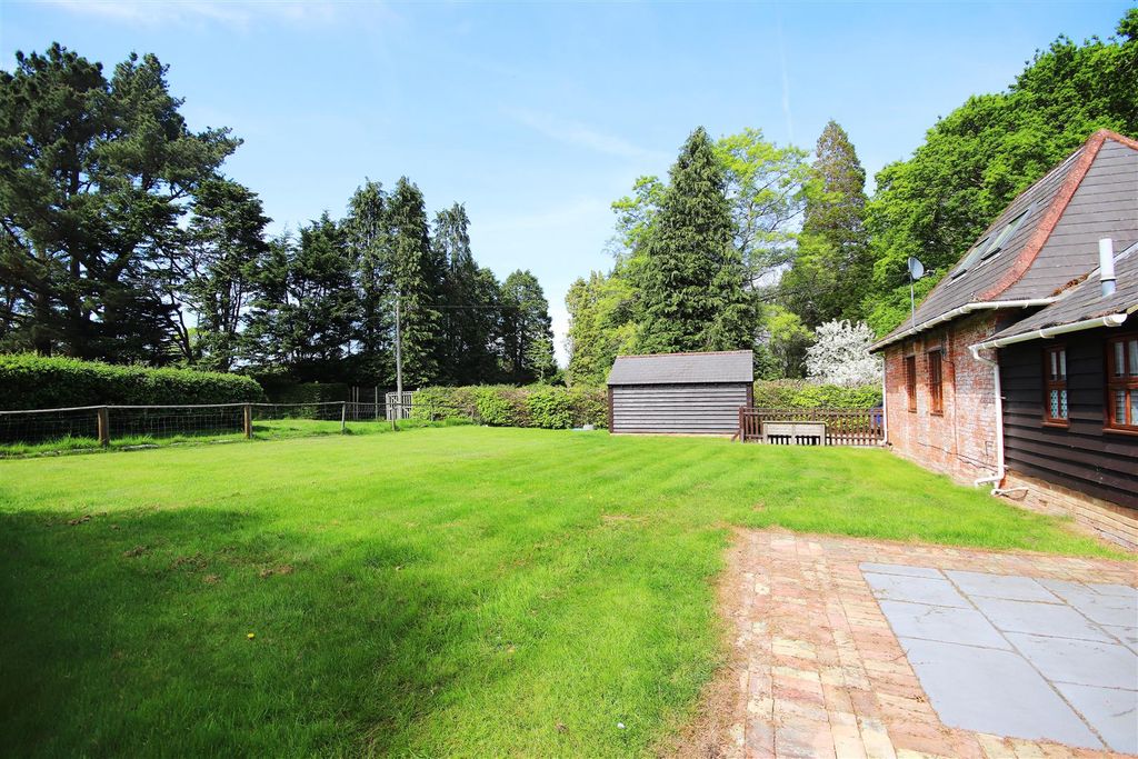 Property photo 3 of 18 Garden.Jpg
