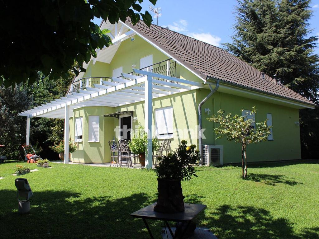 Property photo 3 of 25