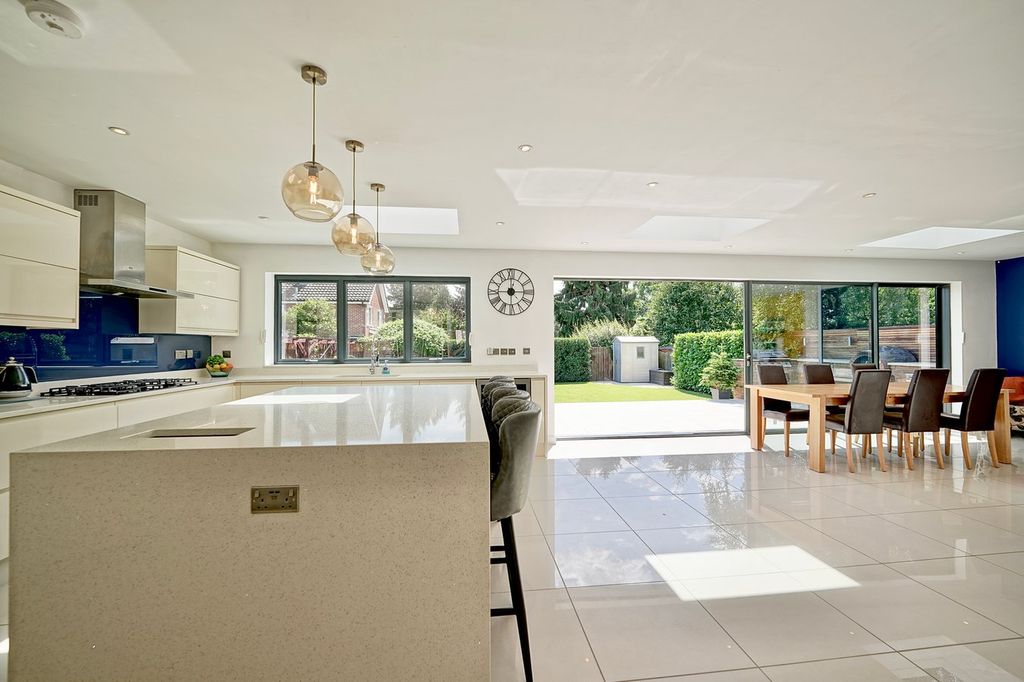 Property photo 2 of 22