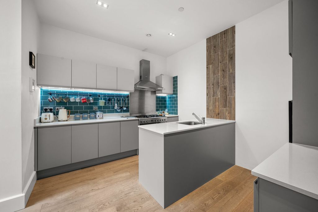 Property photo 1 of 25