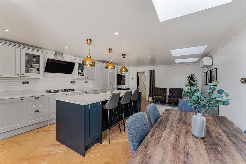 Property photo 2 of 29 2