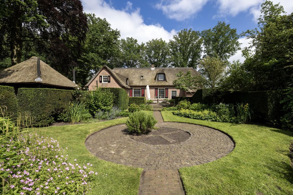 Property photo 2 of 52