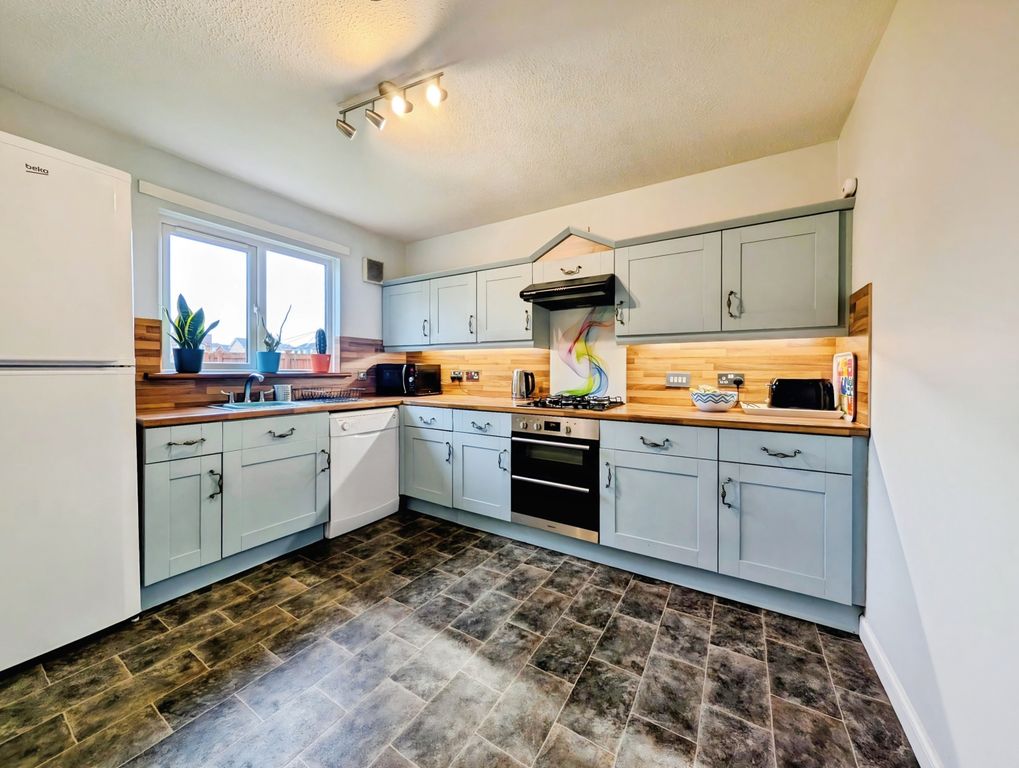 Property photo 3 of 30 Kitchen