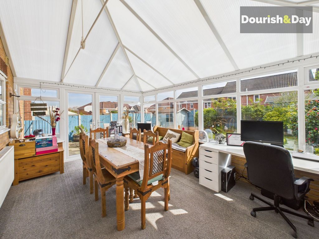 Property photo 2 of 19 Conservatory