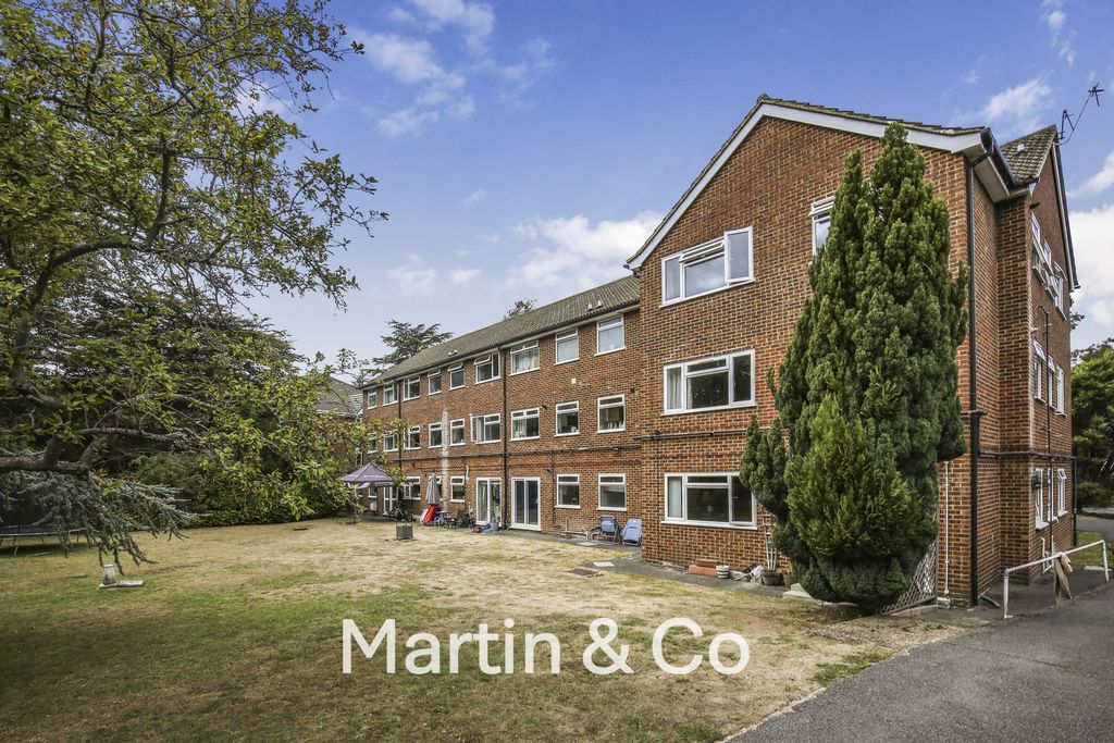 Property photo 3 of 18 1765460317 - 3 Sylvan Court,Haling Park Road, Cr2