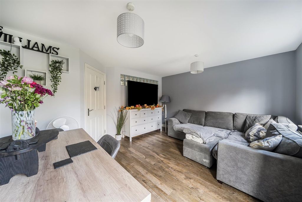 Property photo 2 of 23