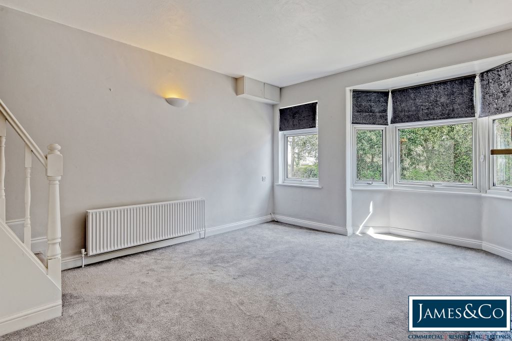 Property photo 3 of 15 17Thecausewayj