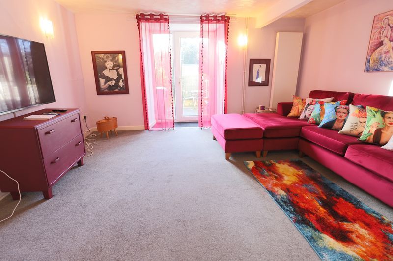 Property photo 3 of 12 Photo 4