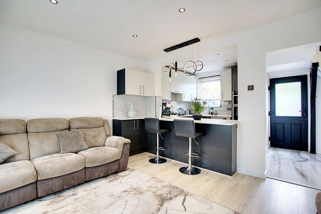 Property photo 1 of 32