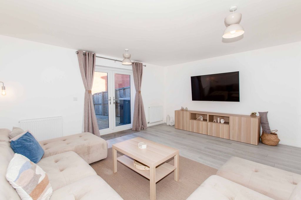 Property photo 3 of 35