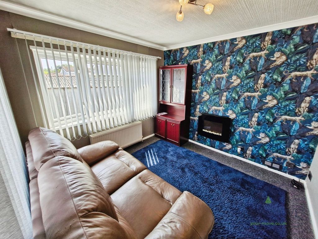Property photo 3 of 16 Lounge