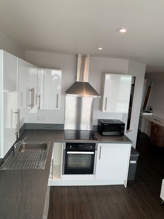 Property photo 3 of 8 925 4