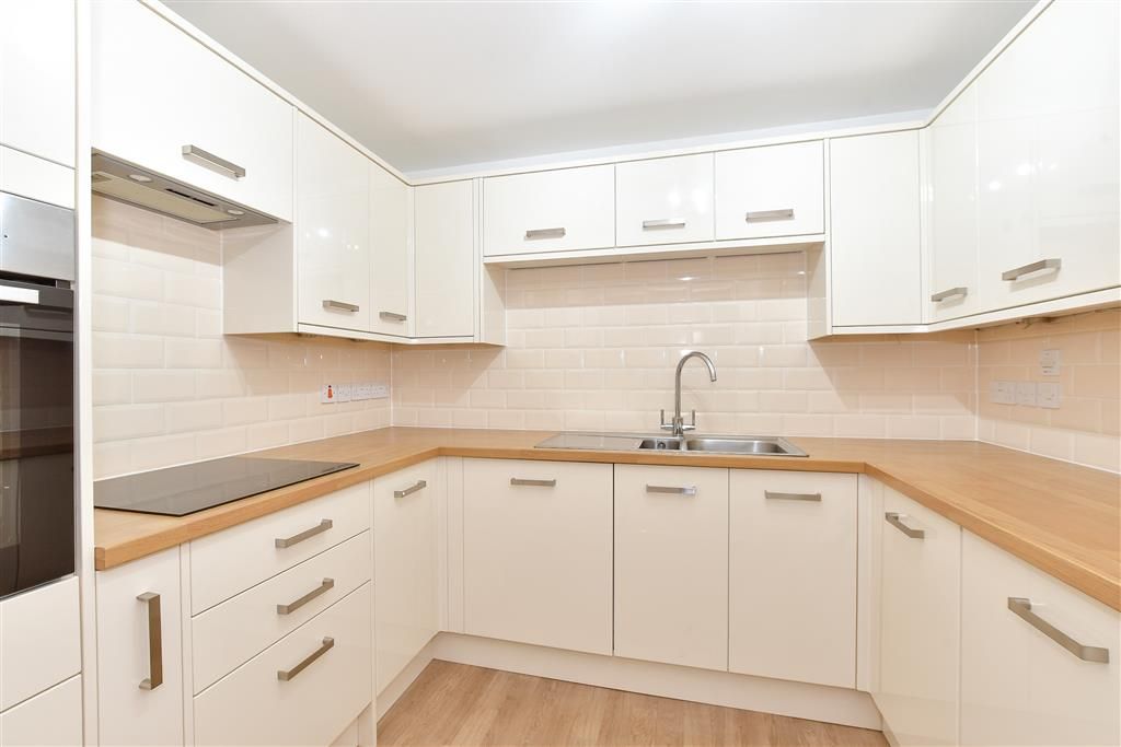 Property photo 2 of 12 Kitchen