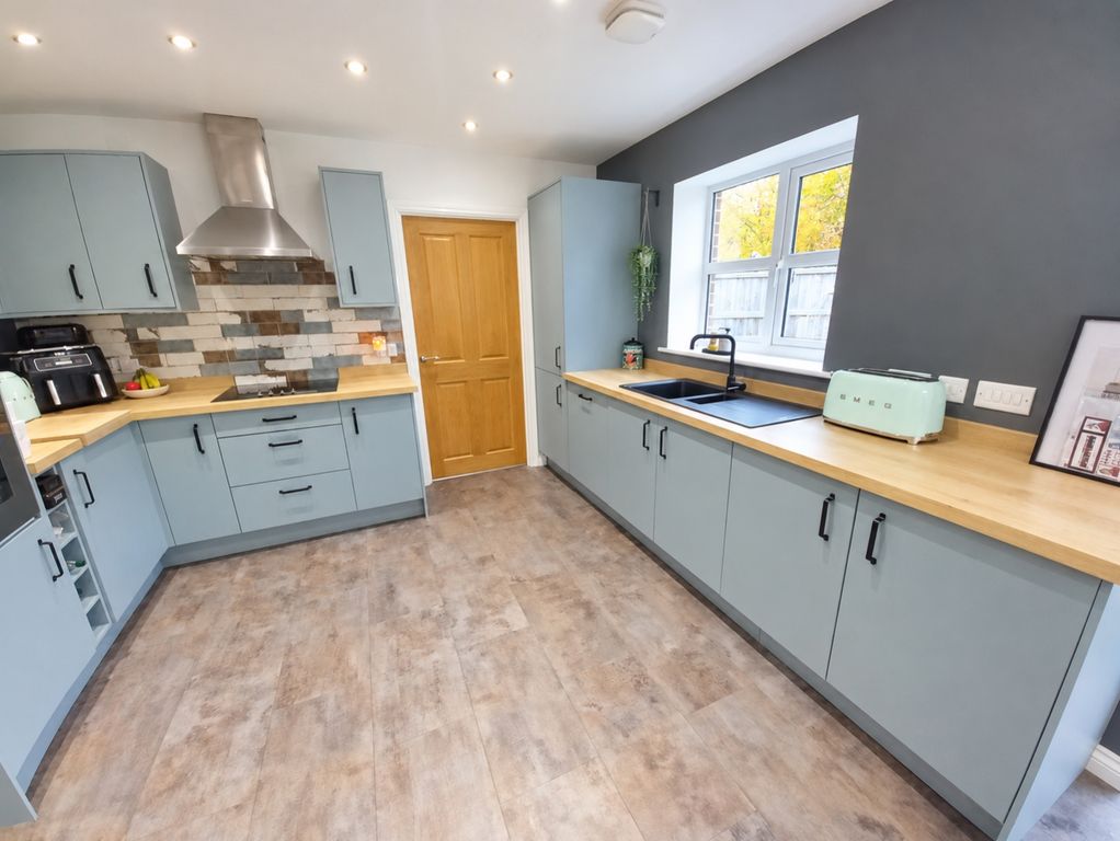 Property photo 3 of 30 Kitchen