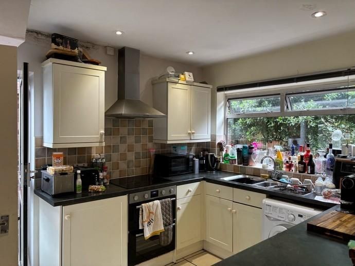 Property photo 2 of 4 Kitchen.Jpg