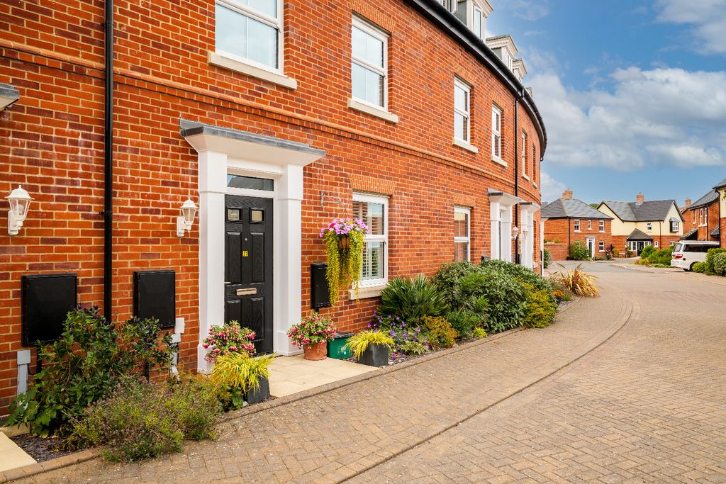 Property photo 2 of 23 5374507