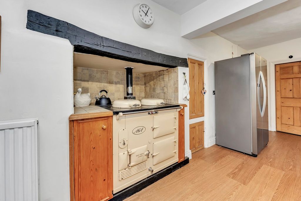 Property photo 3 of 32