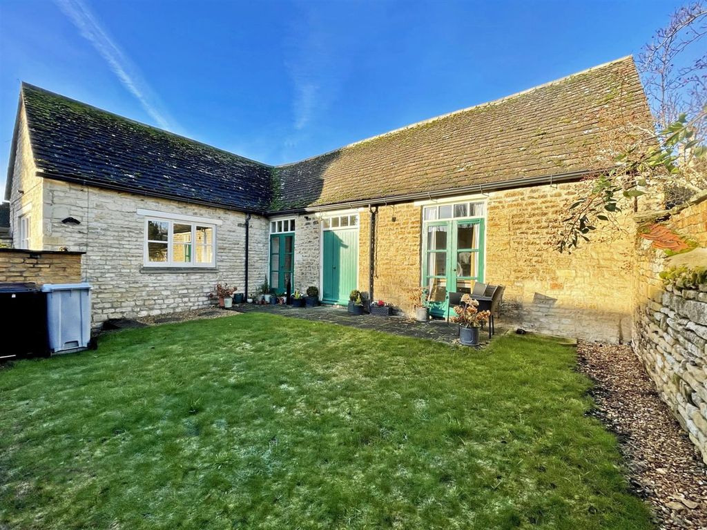 Property photo 1 of 11 Cecil Court