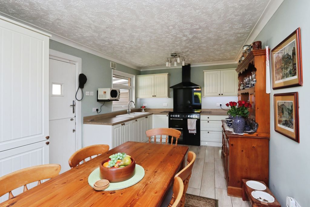 Property photo 3 of 15 Kitchen/Diner