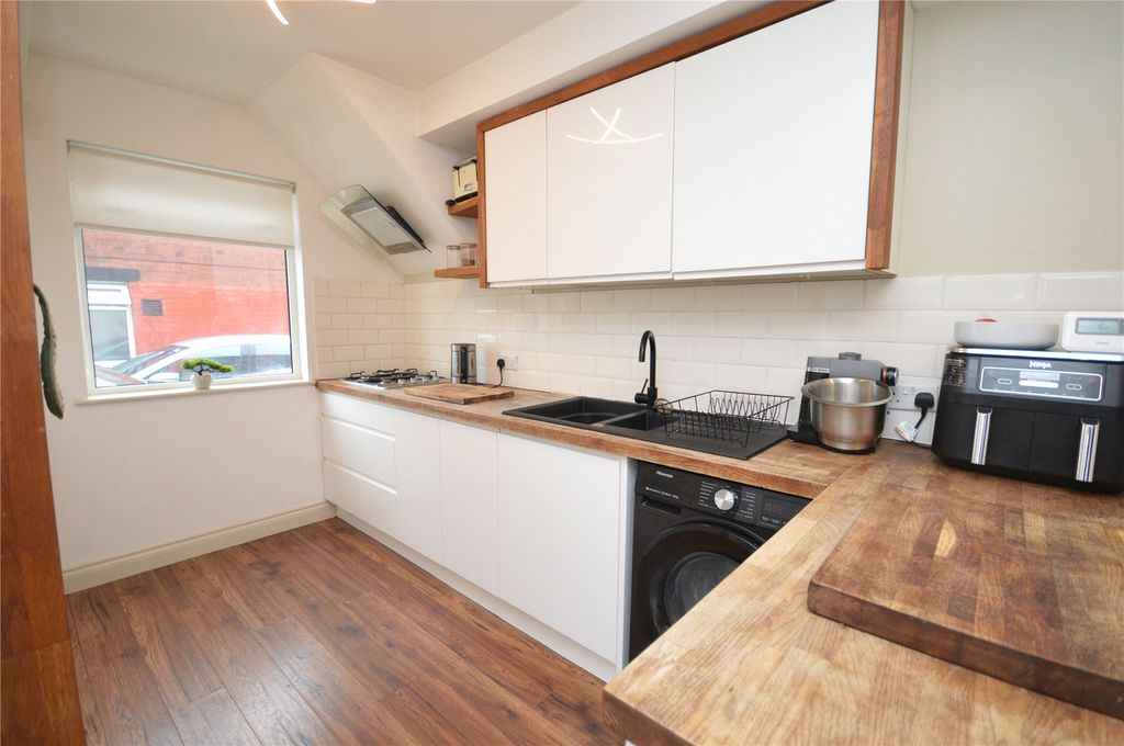 Property photo 3 of 12 Picture 3