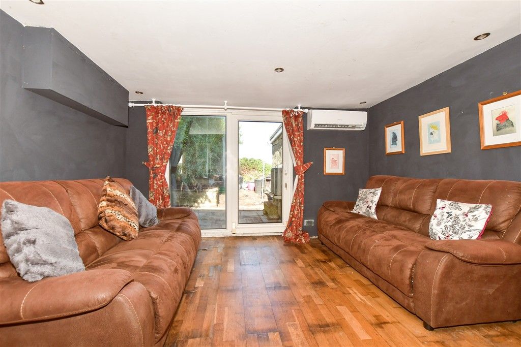 Property photo 2 of 10 Lounge