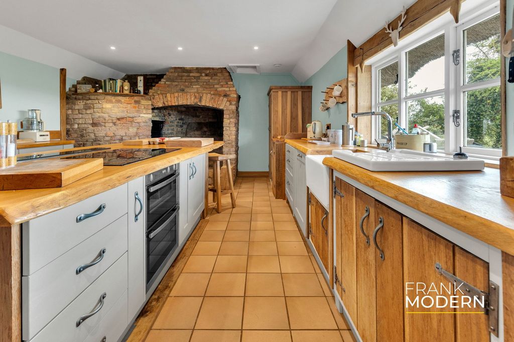 Property photo 3 of 91 Kitchen