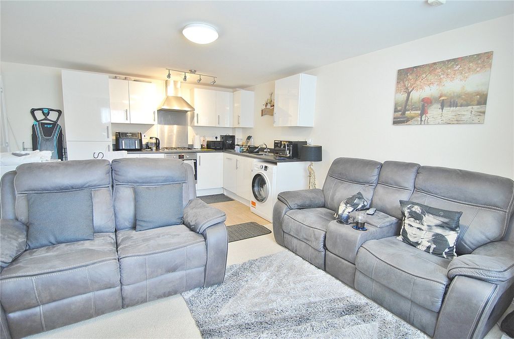Property photo 2 of 12 Picture No. 11