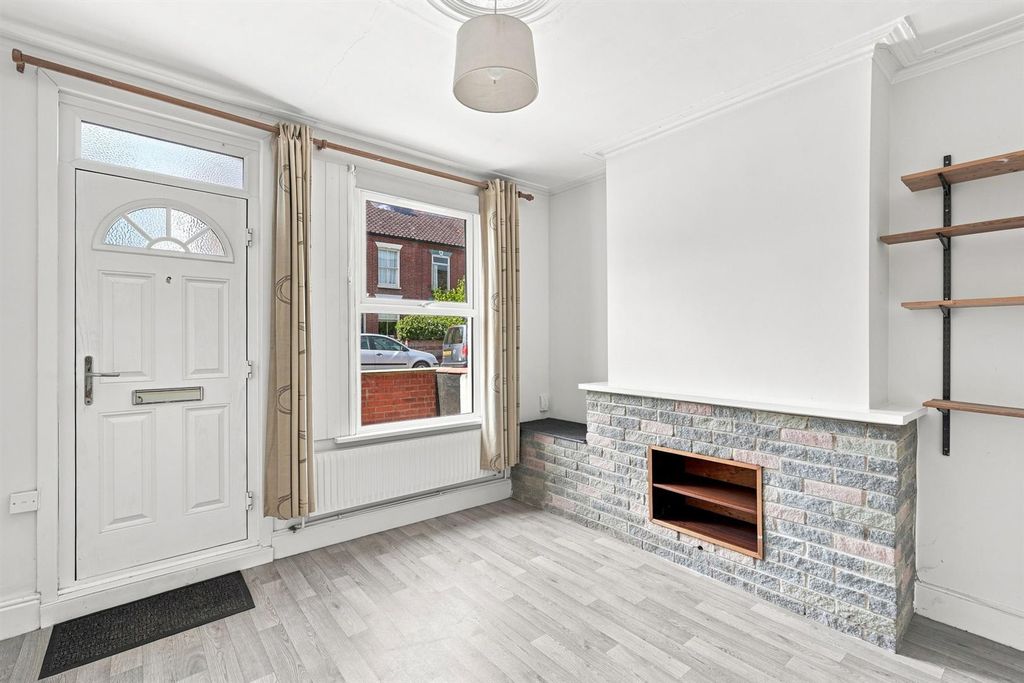 Property photo 2 of 25 108-Caernarvonroad-009.Jpg