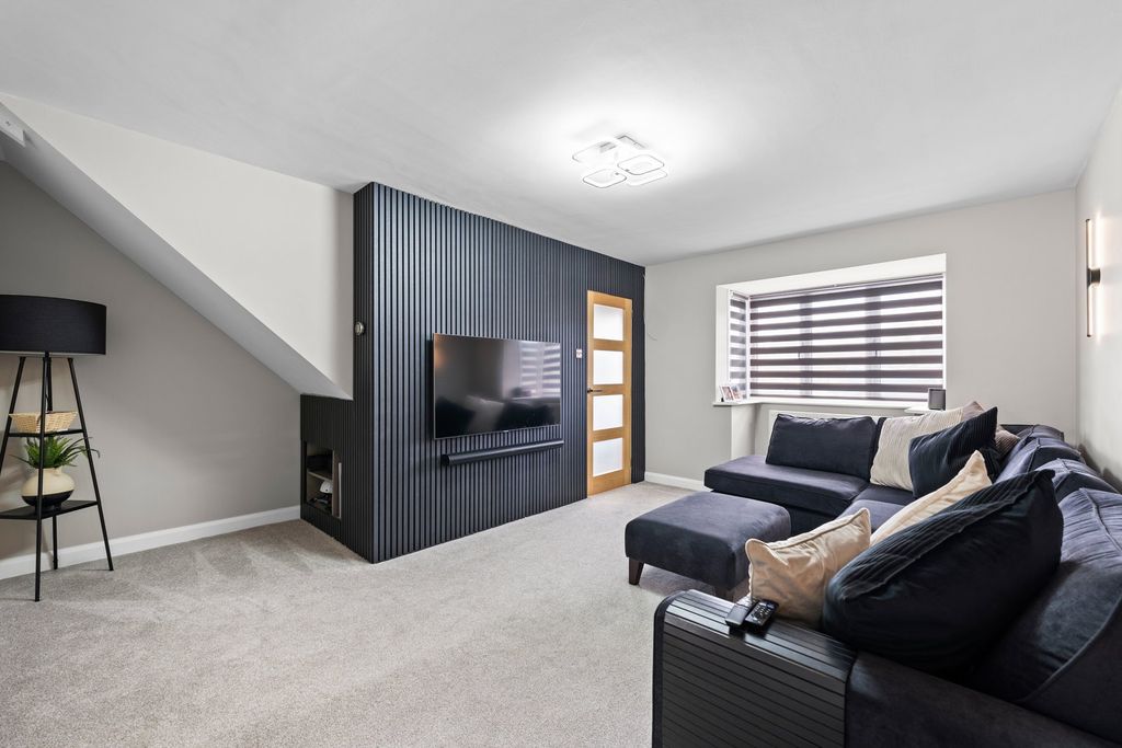 Property photo 3 of 28