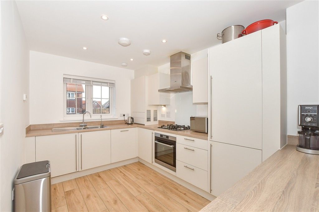 Property photo 3 of 7 Kitchen Area