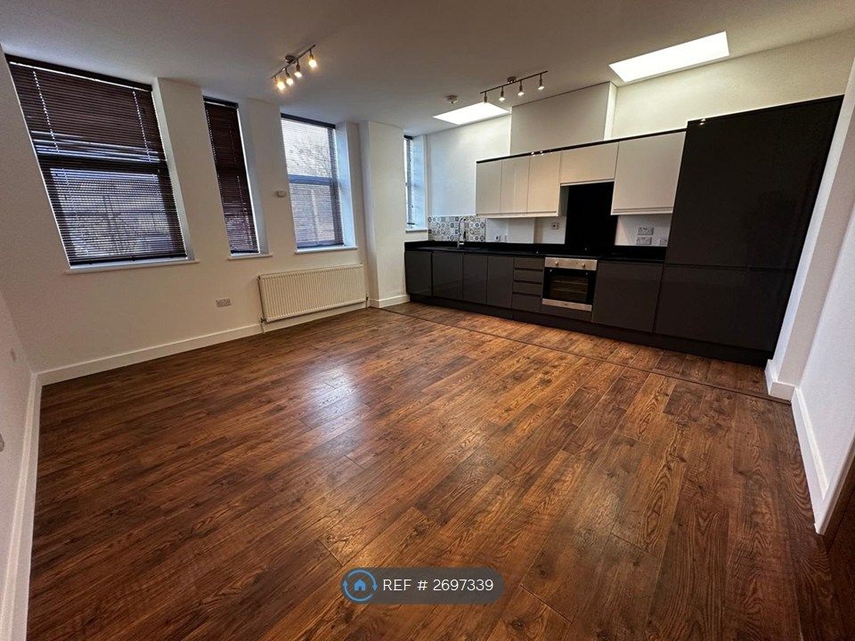 Property photo 1 of 6 Kitchen/Living Room