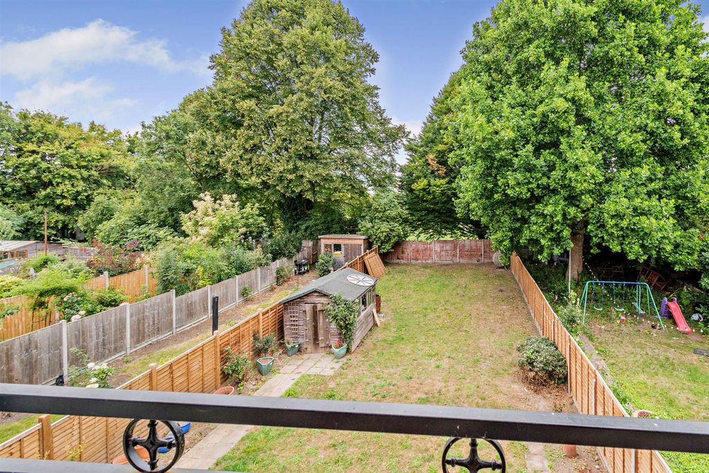 Property photo 3 of 27 8659732-Exterior09-800.Jpg