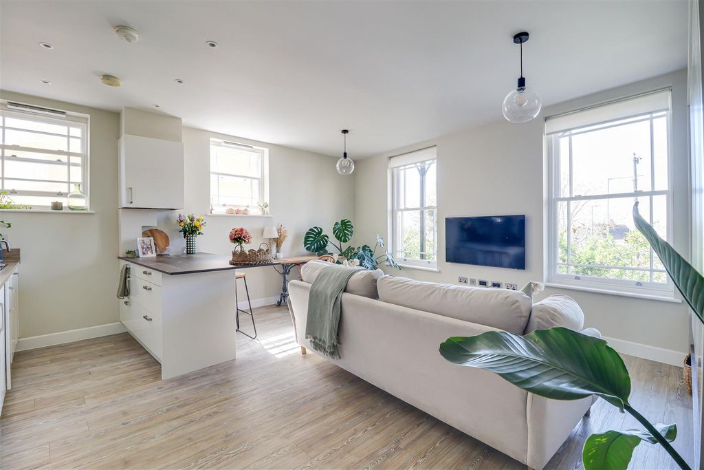 Property photo 3 of 14