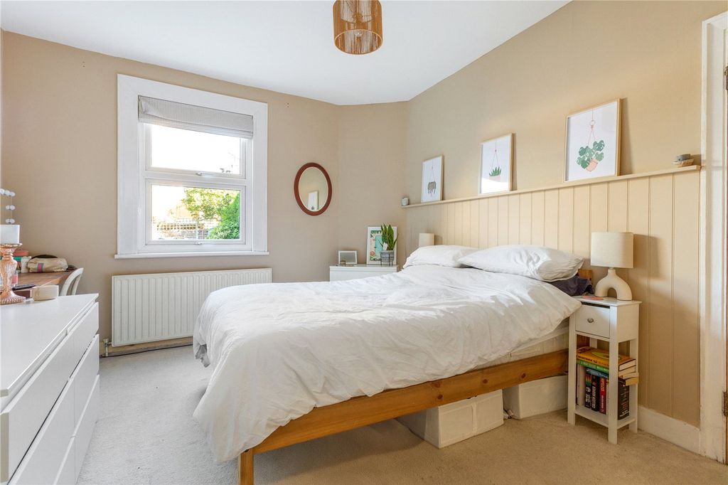 Property photo 2 of 12 Picture No. 18