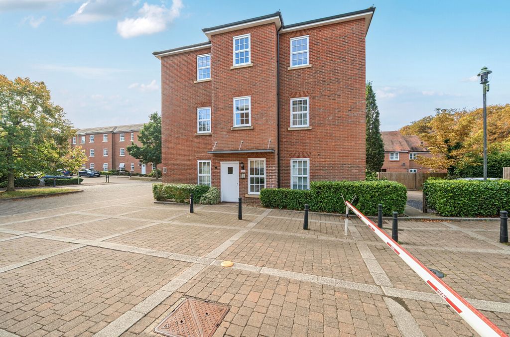 Property photo 1 of 12 1529777-4-1A11112...