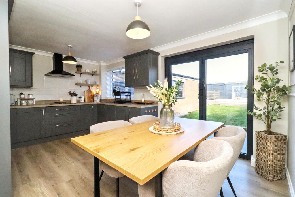 Property photo 3 of 25