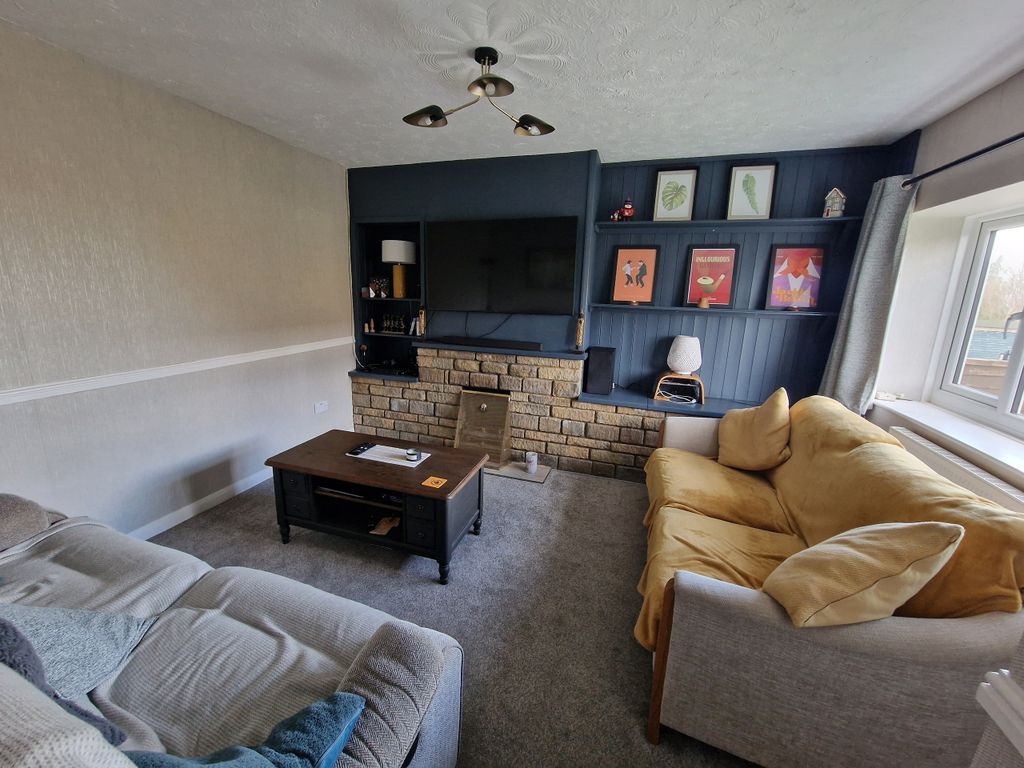 Property photo 2 of 21 Sitting Room