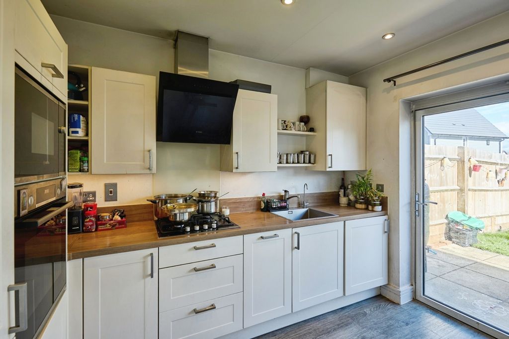 Property photo 3 of 8 Pbox-Img.Jpg