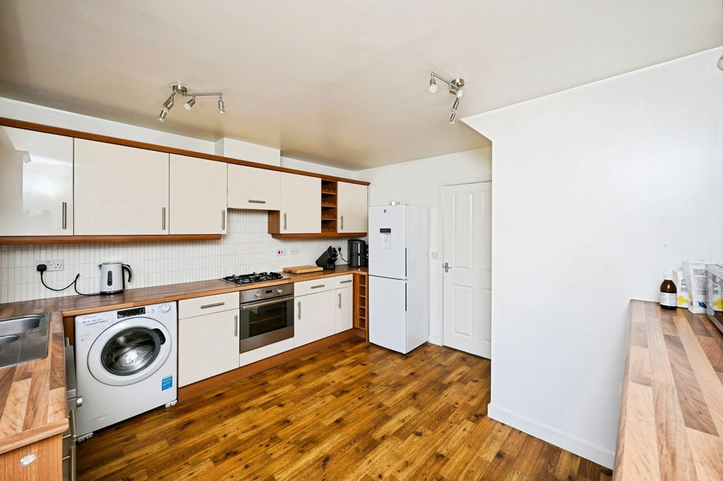 Property photo 3 of 18 Kitchen