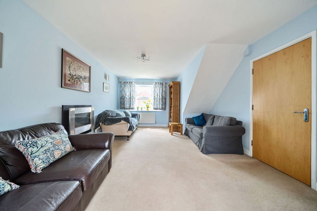 Property photo 3 of 21