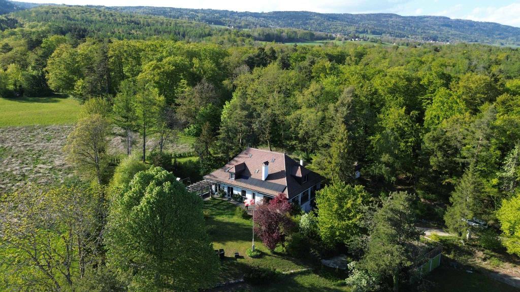 Property photo 1 of 9