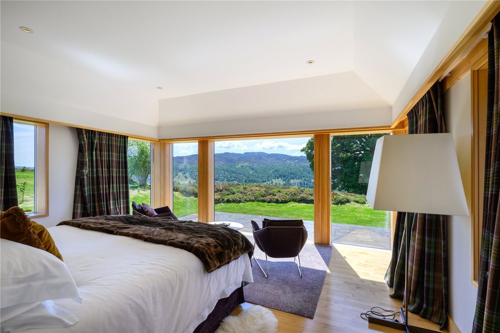 Property photo 2 of 34 Principal Bedroom