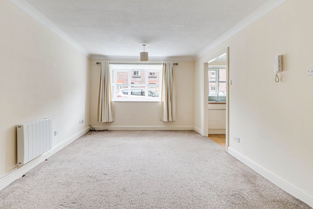 Property photo 3 of 9 Living Room