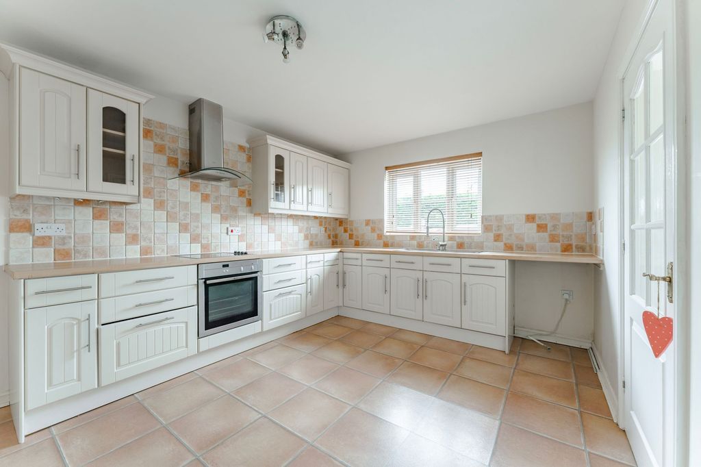 Property photo 2 of 25