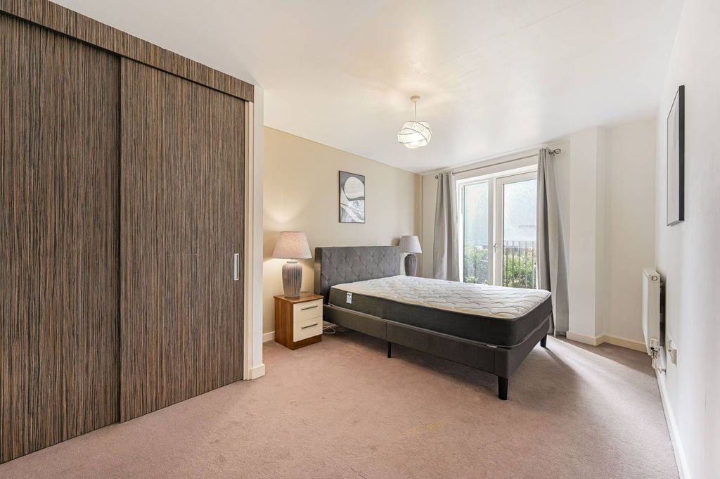 Property photo 3 of 25