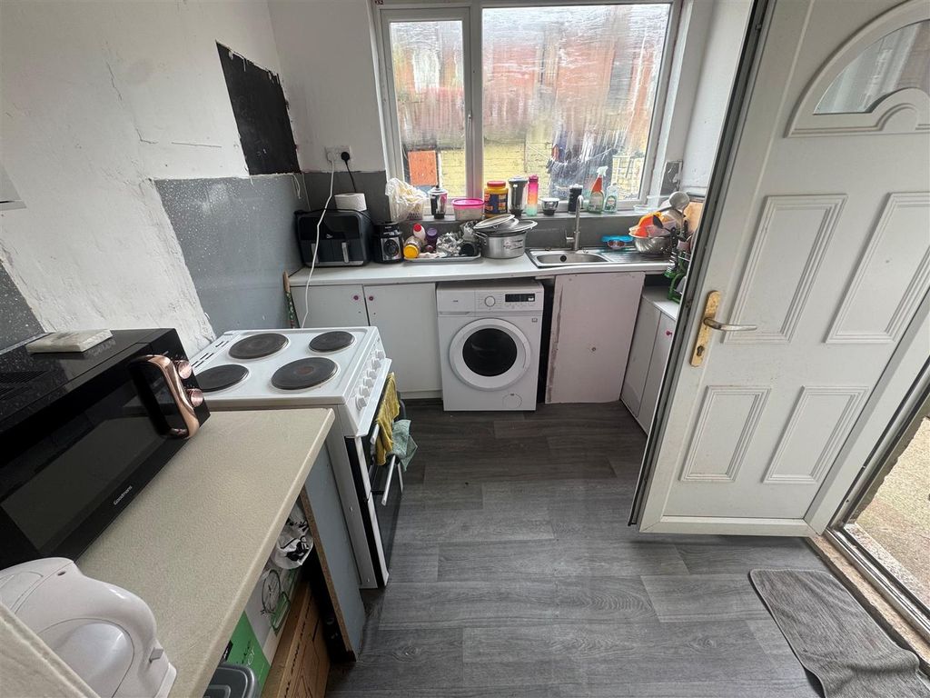 Property photo 2 of 5 Kitchen.Jpg