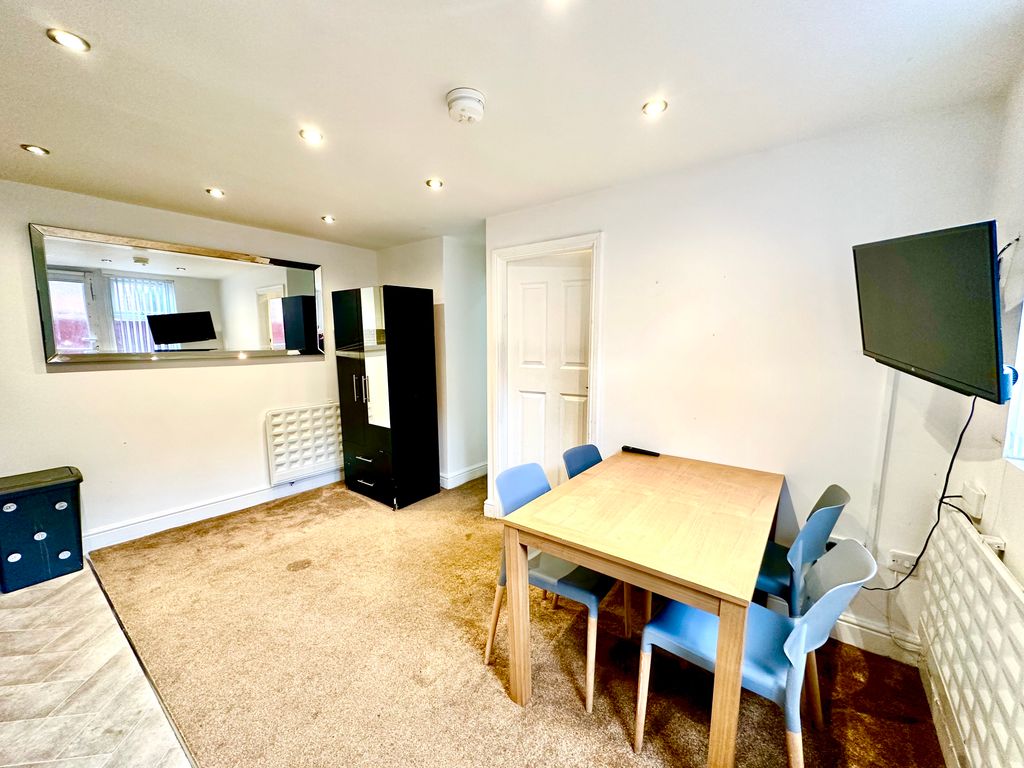 Property photo 3 of 8 Image